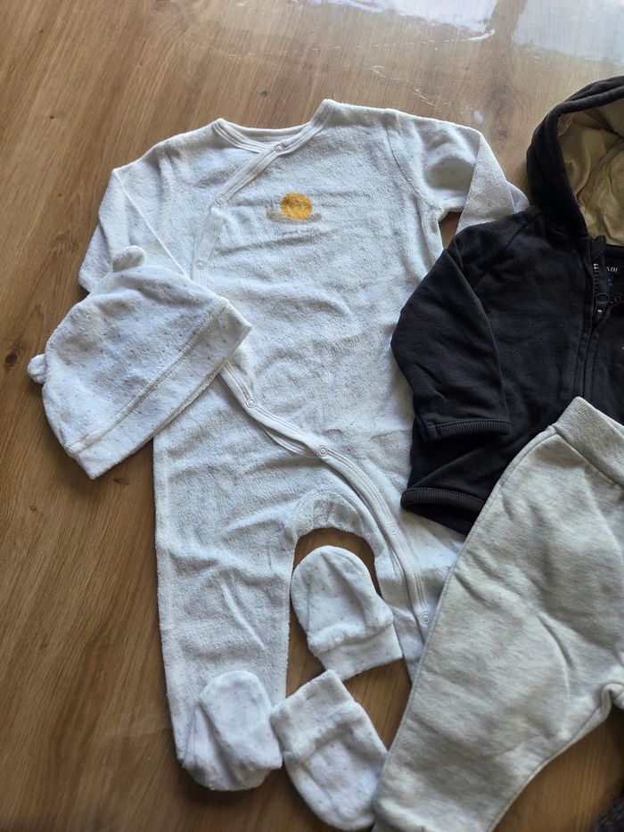 Lot de 5 vêtements garçon taille 9 mois - photo numéro 2