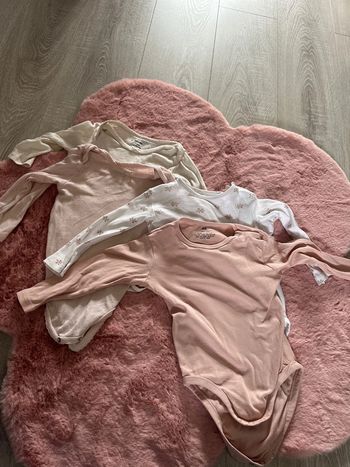 Lot 4 bodies 18 mois bébé fille rose beige