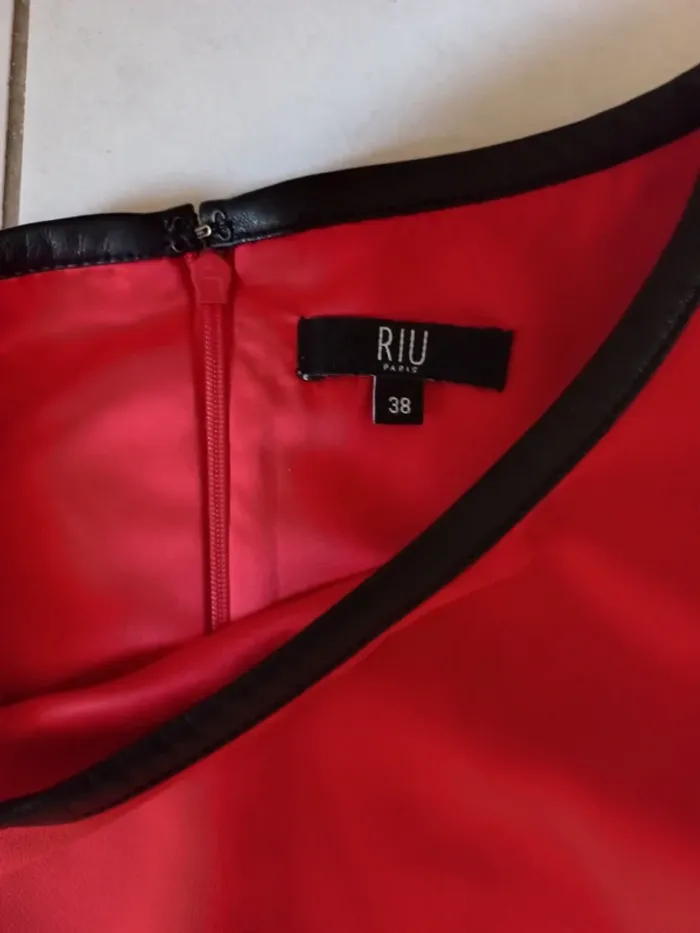 Robe rouge 38 RIU
