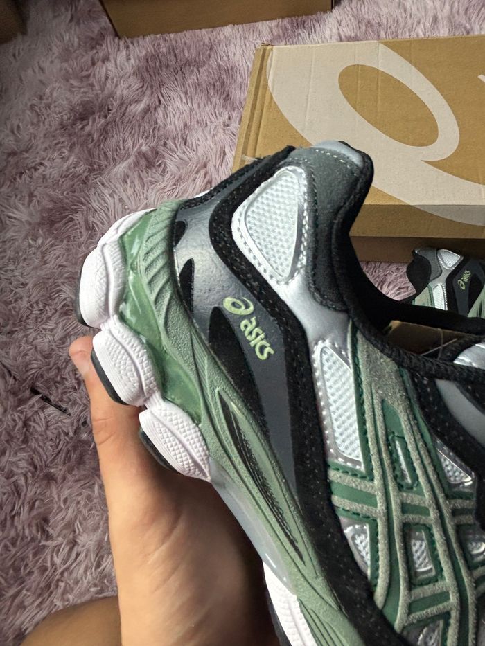 Asics gel NYC blanc noir et vert neuf taille 39 - photo numéro 3