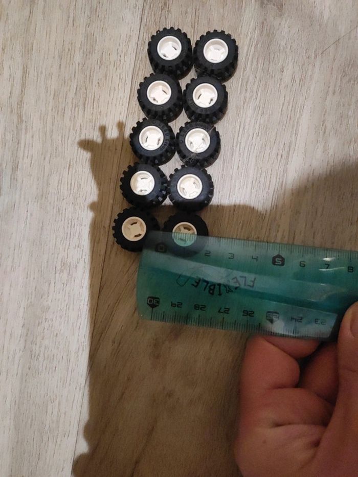 Lot de 10 pneus Lego - photo numéro 2