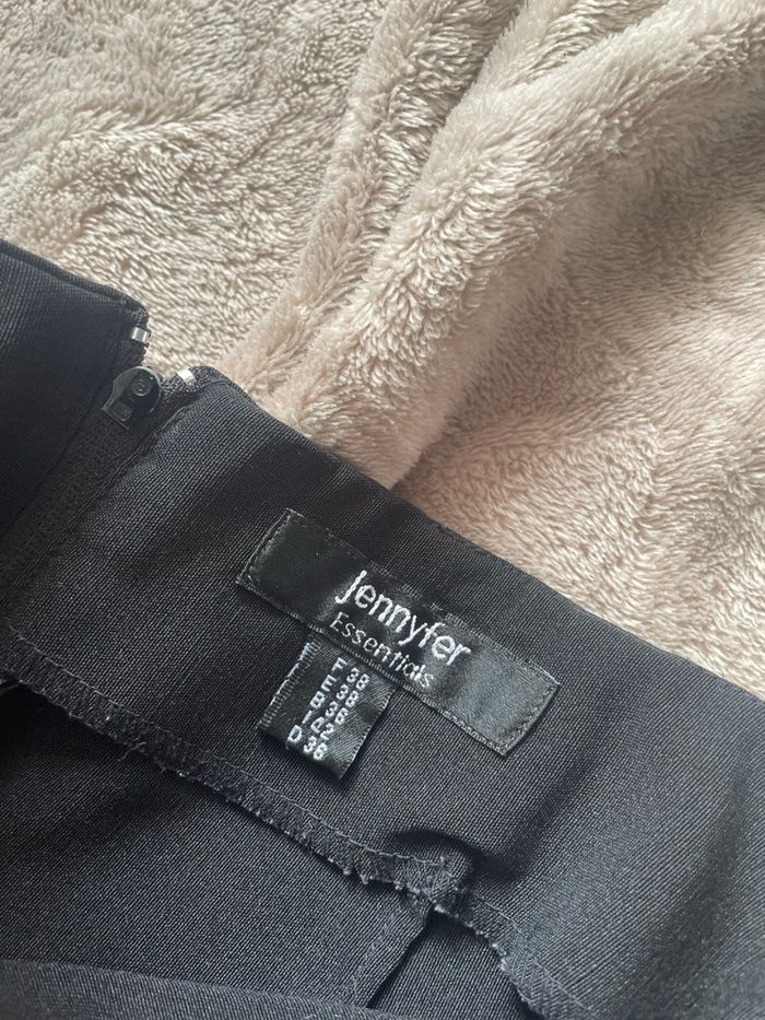 Jupe noire Jennyfer Taille 38 très bon état - photo numéro 2