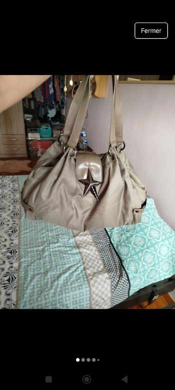 Sac Thierry Mugler couleur taupe.