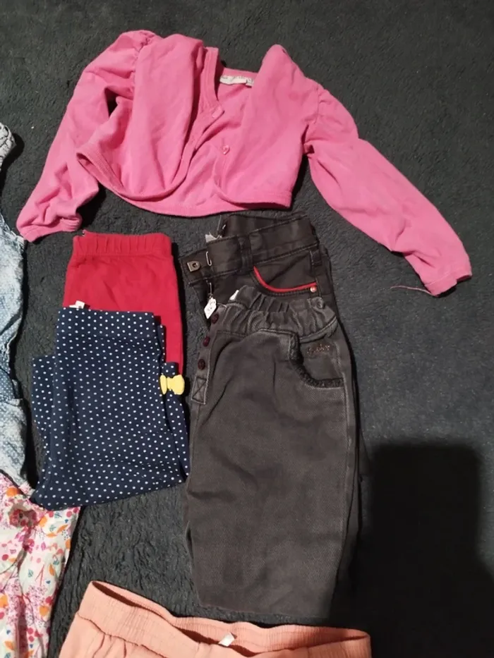 Lot de vêtements 23/24 mois - photo numéro 2