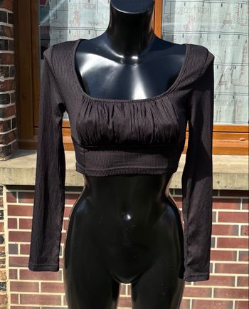 🖤 Top court à col carré ruché noir – T36 