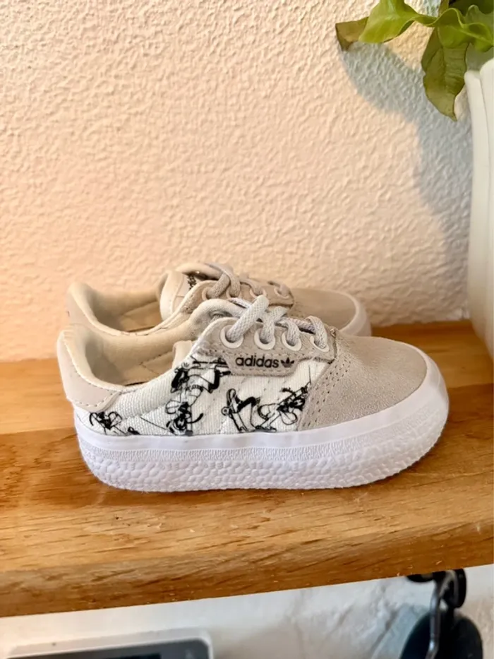 Chaussure Disney adidas bébé - photo numéro 4