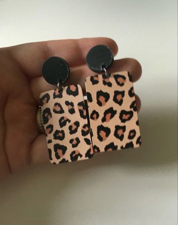 Boucles d’oreilles pendantes NEUVES pour femme couleur léopard