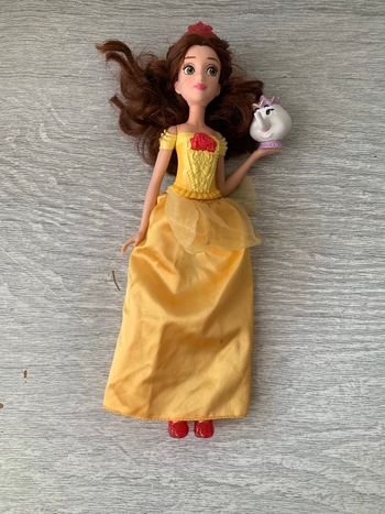Barbie Disney Princesse Belle avec son