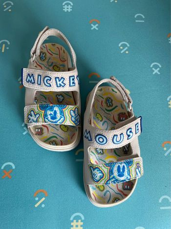 Sandales claquettes scratch Mickey Mouse Zara pointure 22