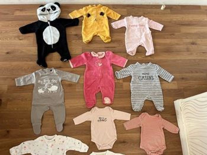 Lot vêtements bébé 1 mois - photo numéro 2