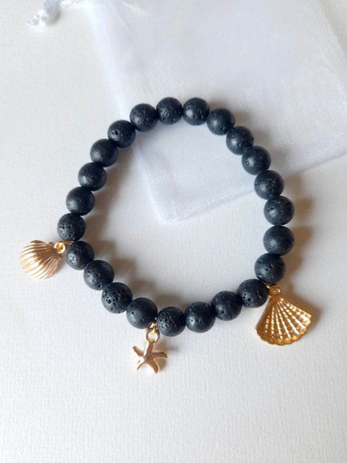 Bracelet pierres volcaniques et breloques océan - photo numéro 2