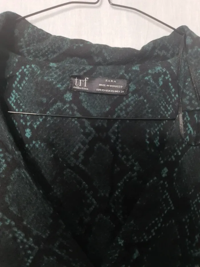 Robe chemise zara effet python - photo numéro 3