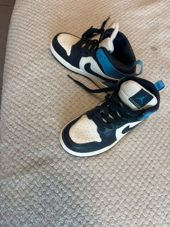 Nike Air Jordan 1 Mid enfant – T29,5 – Bleu / Blanc – Authentiques