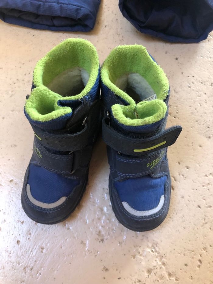 Lot Combinaison de ski + bottes de neige - photo numéro 3