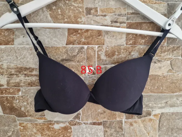 1 soutien-gorge noir taille 85 B marque ETAM