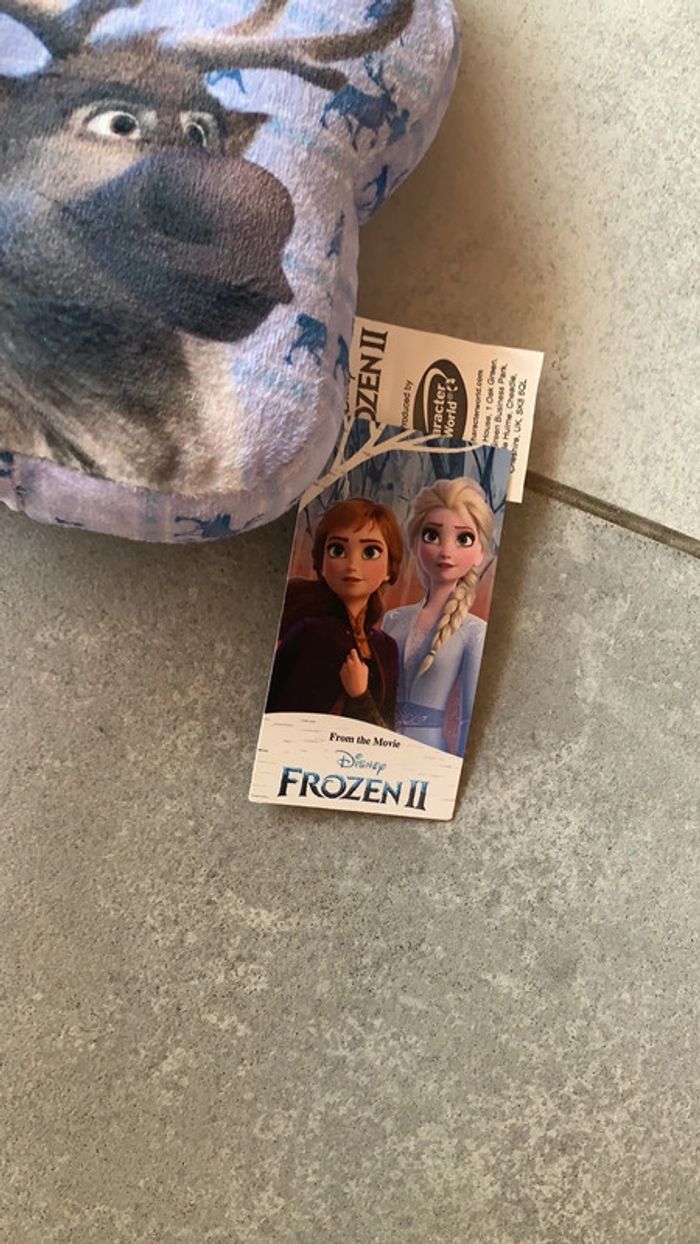 Coussin peluche Sven de reine des neiges idée cadeau - photo numéro 3