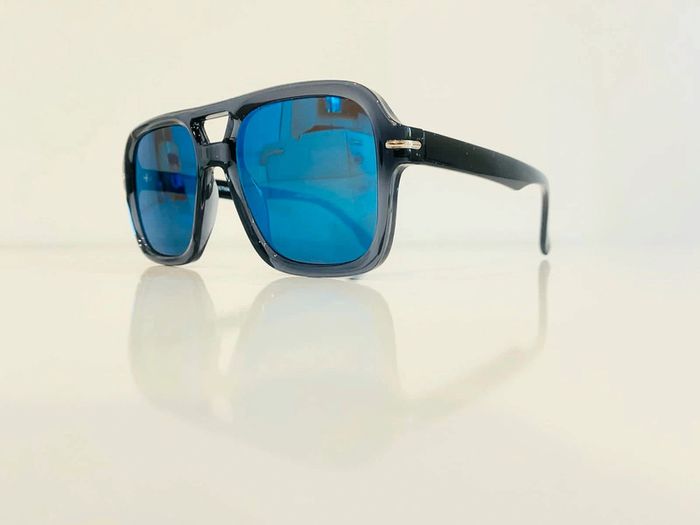 Lunette de soleil homme grise et noire verres bleus miroités uv protection catégorie 3 - photo numéro 8