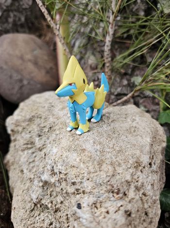Super figurine Pokemon Nintendo tomy Élecsprint
