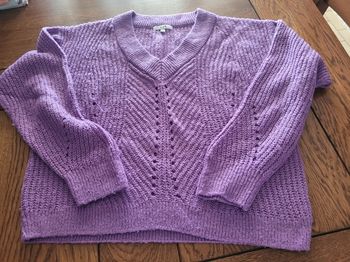 Joli pull lilas col V la halle  taille S