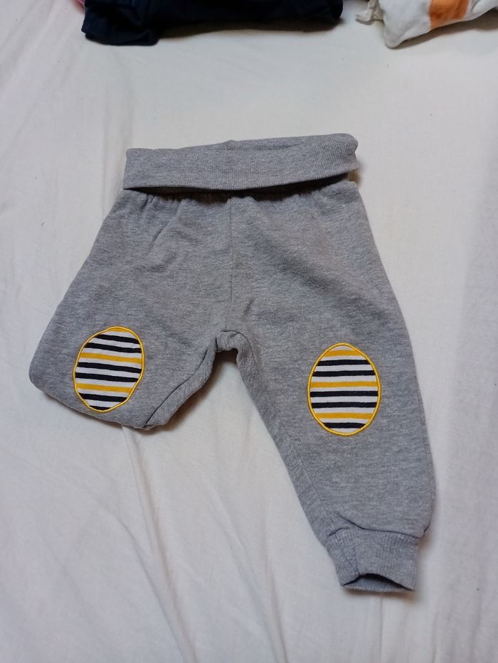 Pantalon gris / 3 mois - photo numéro 2