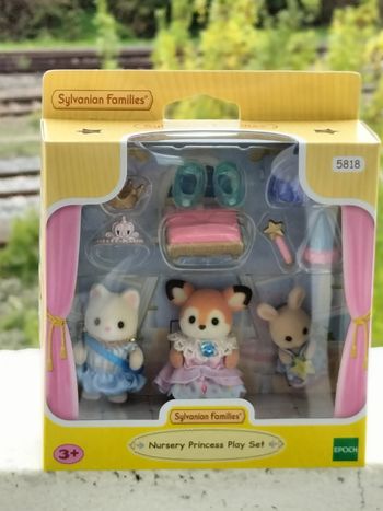 Sylvanian famille le théâtre de la crèche