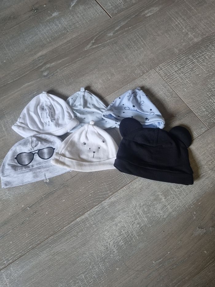 Lot 6 bonnets taille naissance à 1 mois