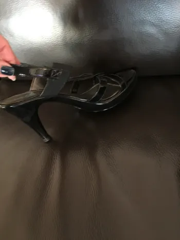 sandales de couleur noire taille 38