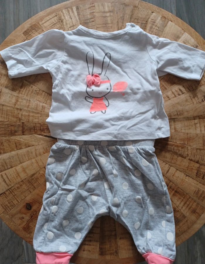 Ensemble pantalon+ tee shirt