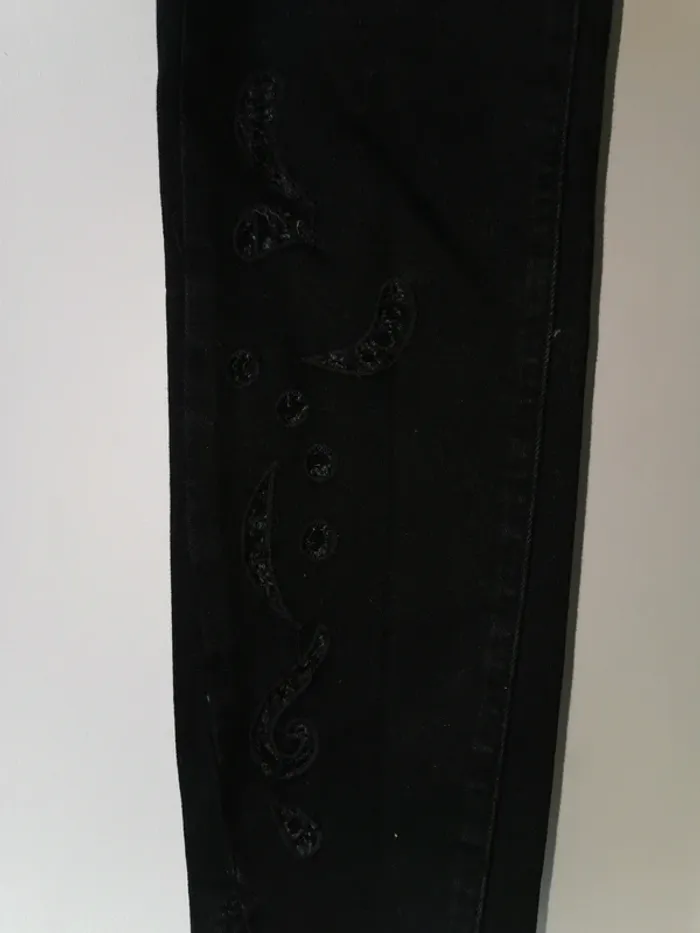 Superbe jean slim noir - Taille 38 - photo numéro 4