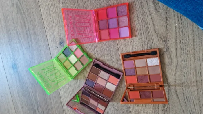 Lot palette de maquillage neuf - photo numéro 3
