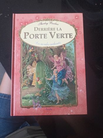 Derrière la porte verte
