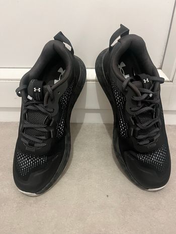 Paire de baskets Under Armour