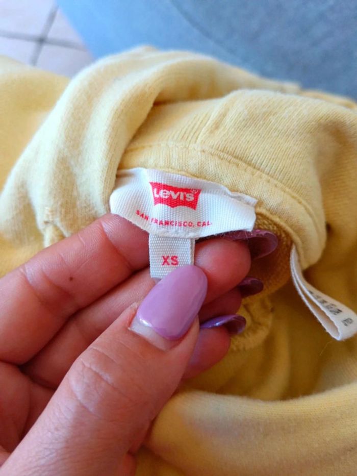 C49 sweat jaune Levi's XS - photo numéro 3
