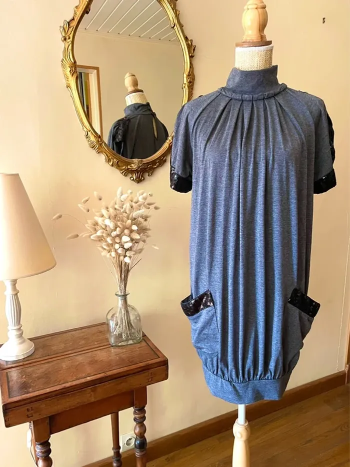 Robe Grise Élégante avec Détails en Sequins - Taille unique - photo numéro 4