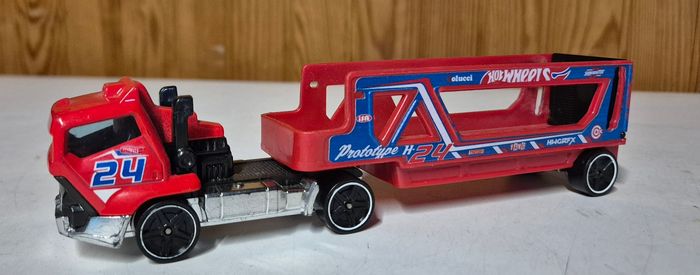 Hot Wheels Highway Hauler / Prototype H‑24 camion rouge