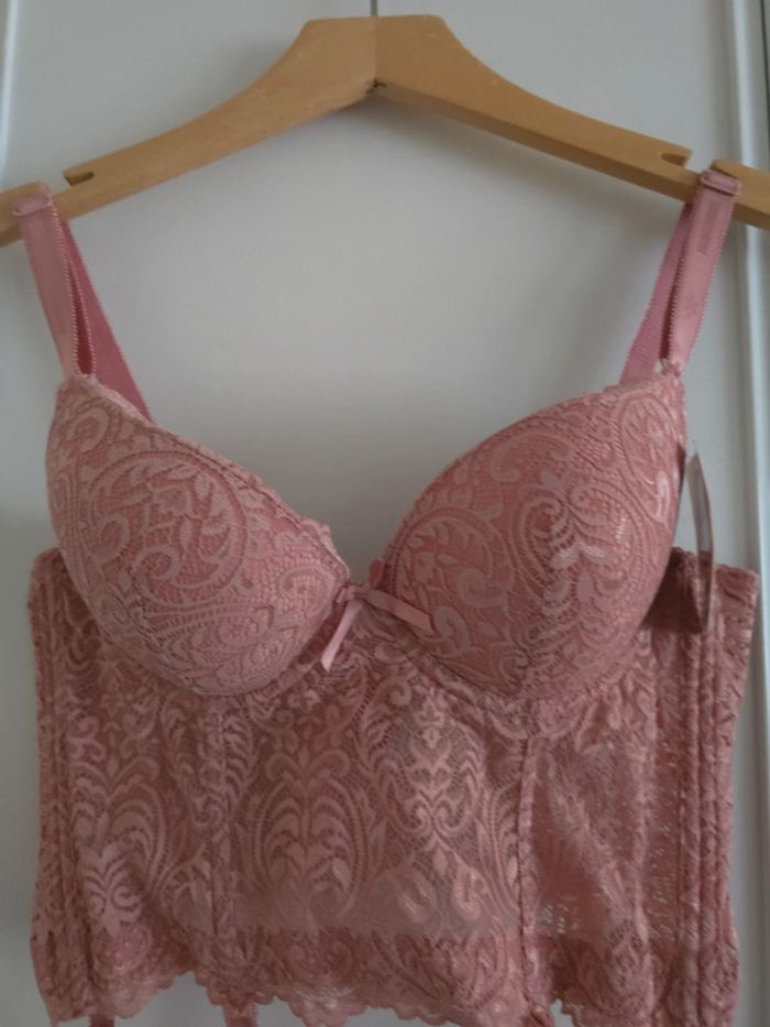 Corset dentelle taille 44 neuf - photo numéro 2
