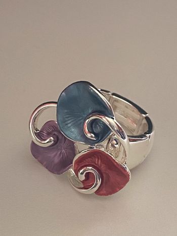 Très jolie bague 3 couleurs et argenté