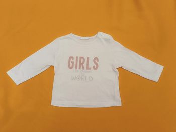 2€ T-shirt manches longues "Girls" T. 12 mois Kiabi