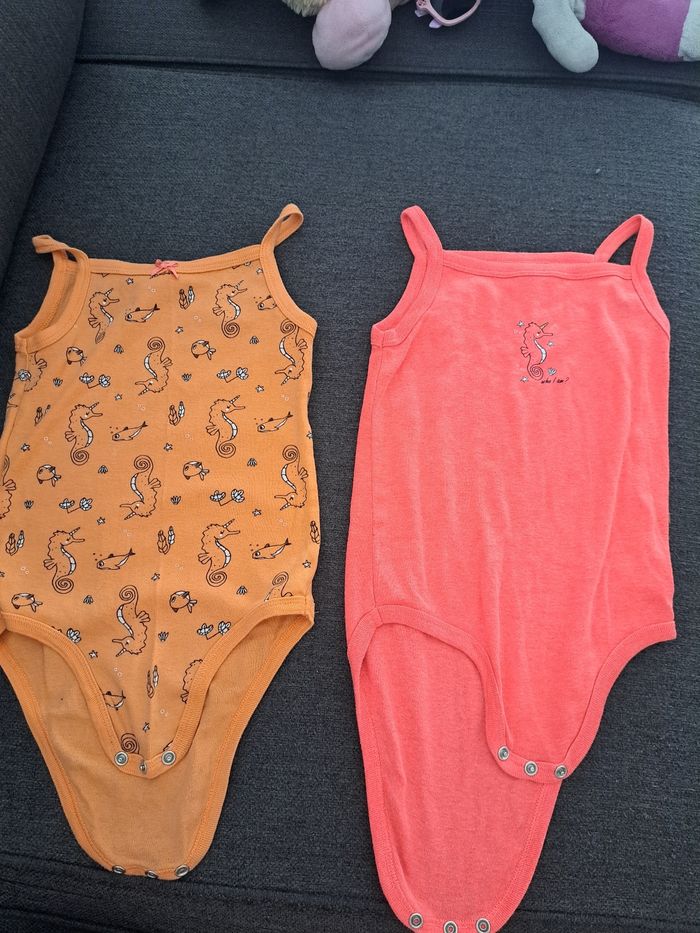 Lot bodies fille 36 mois