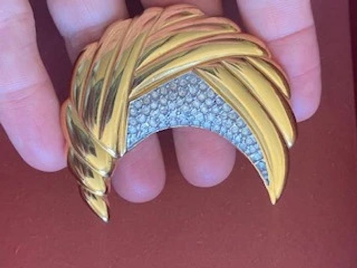Broche vintage lune en métal doré et strass argenté - photo numéro 13