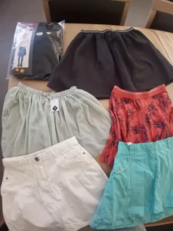 Lot de 6 jupes fille 10 ans dont 3 neuves