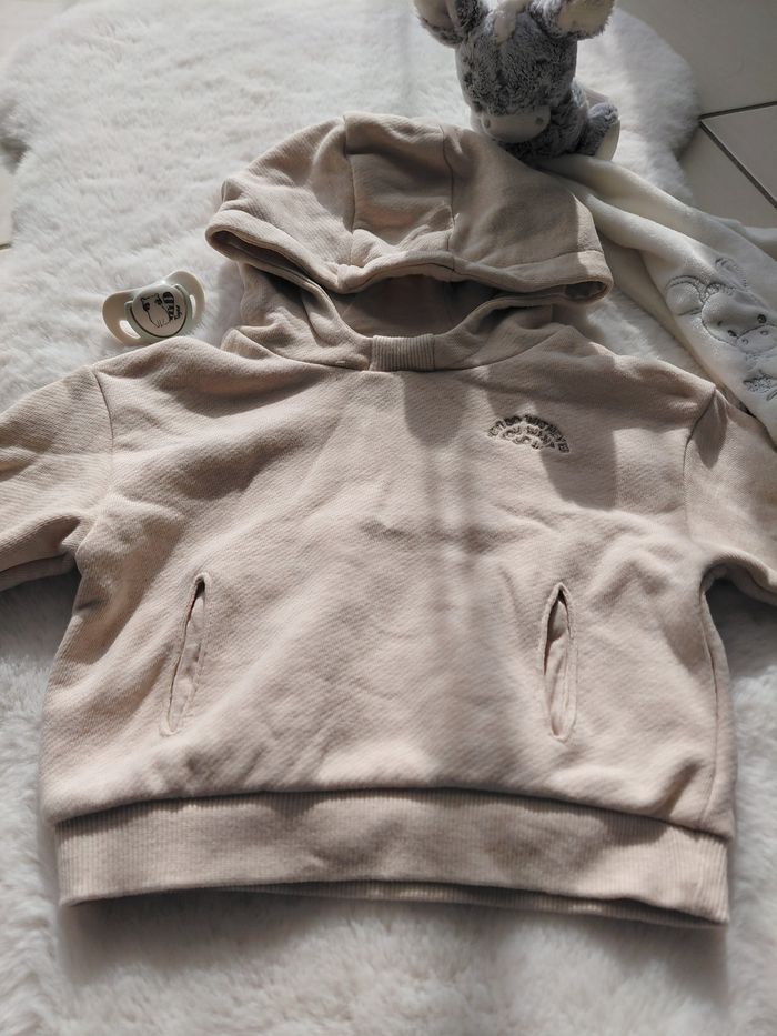 Sweat à capuche beige 3 mois