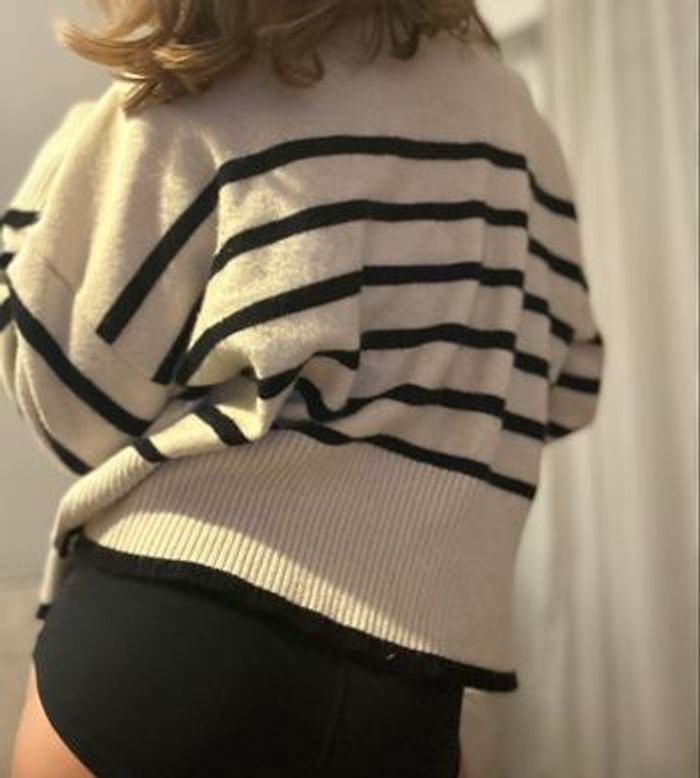 Pull col roulé rayé blanc cassé et noir Bershka - photo numéro 2