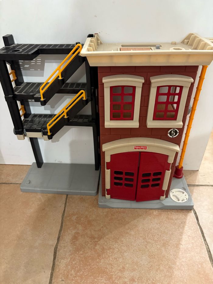 Caserne de pompiers Fisher Price - photo numéro 2