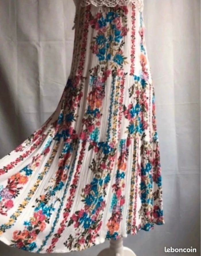 Robe longue fleurie avec empiècement dentelle Zara - photo numéro 5