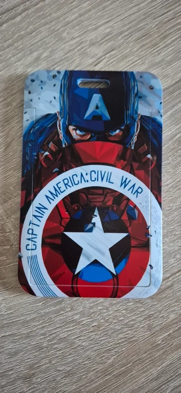 Porte carte d'identité Captain America/ Avengers avec lanière fantaisie. - photo numéro 2