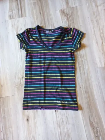 Tee shirt col V