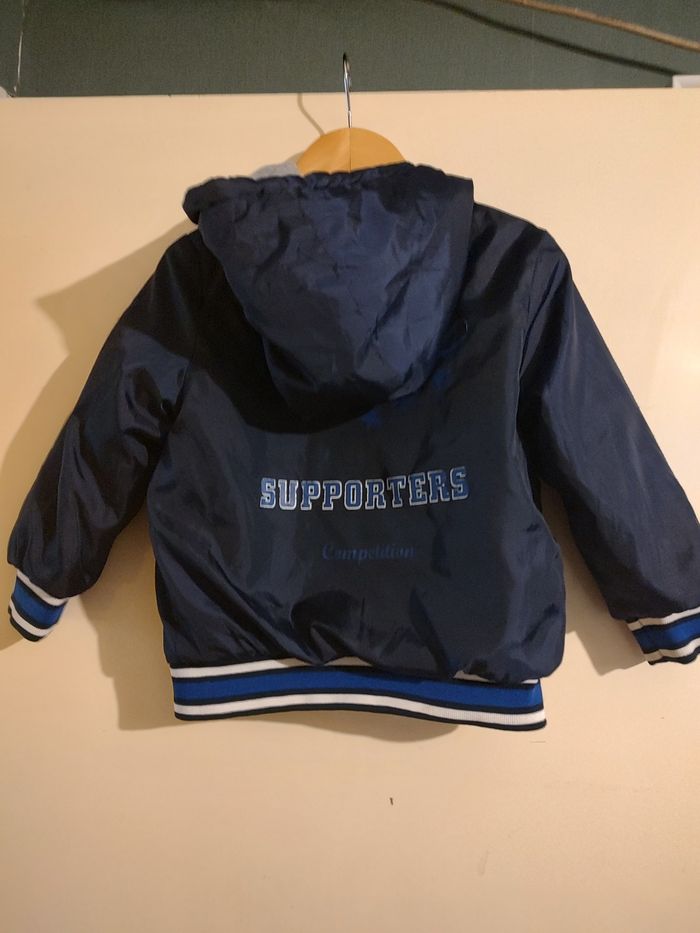 Joli manteau garçon Kiabi  taille 3 ans réversible - photo numéro 2