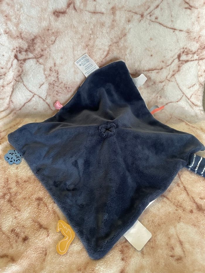 Doudou plat Aston chien dalmatiens blanc à pois bleu Noukie’s Noukies - photo numéro 2