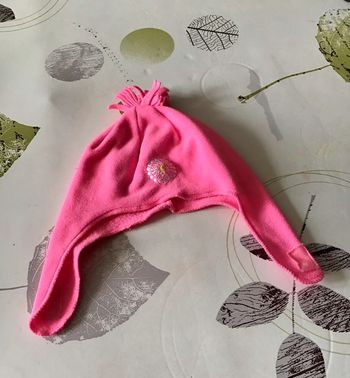 Bonnet polaire rose de marque Orchestra taille 44 soit 6 /9 mois mois environ